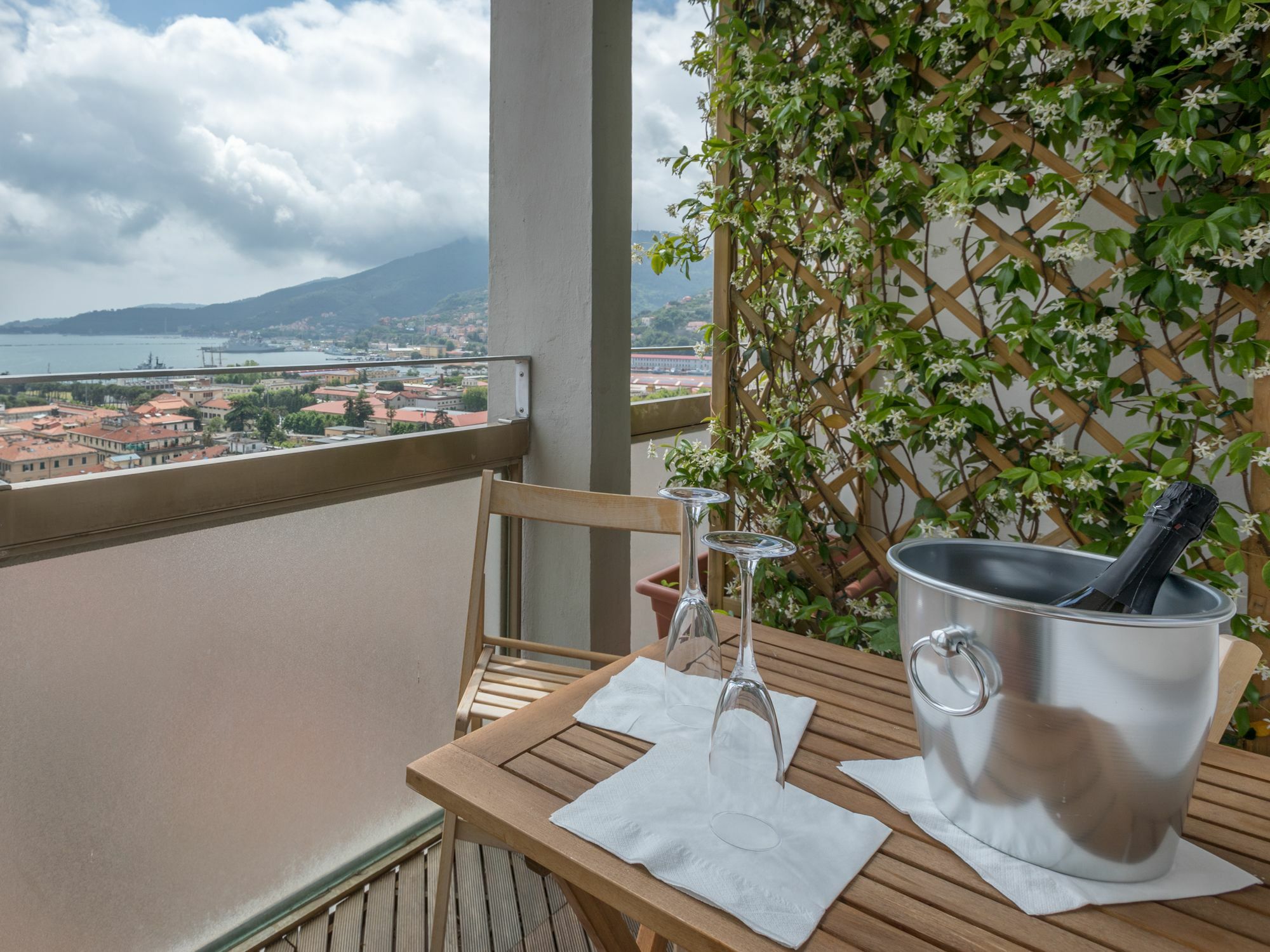 Guesthouse Il Grattacielo Sul Golfo ลาสเปเซีย ภายนอก รูปภาพ