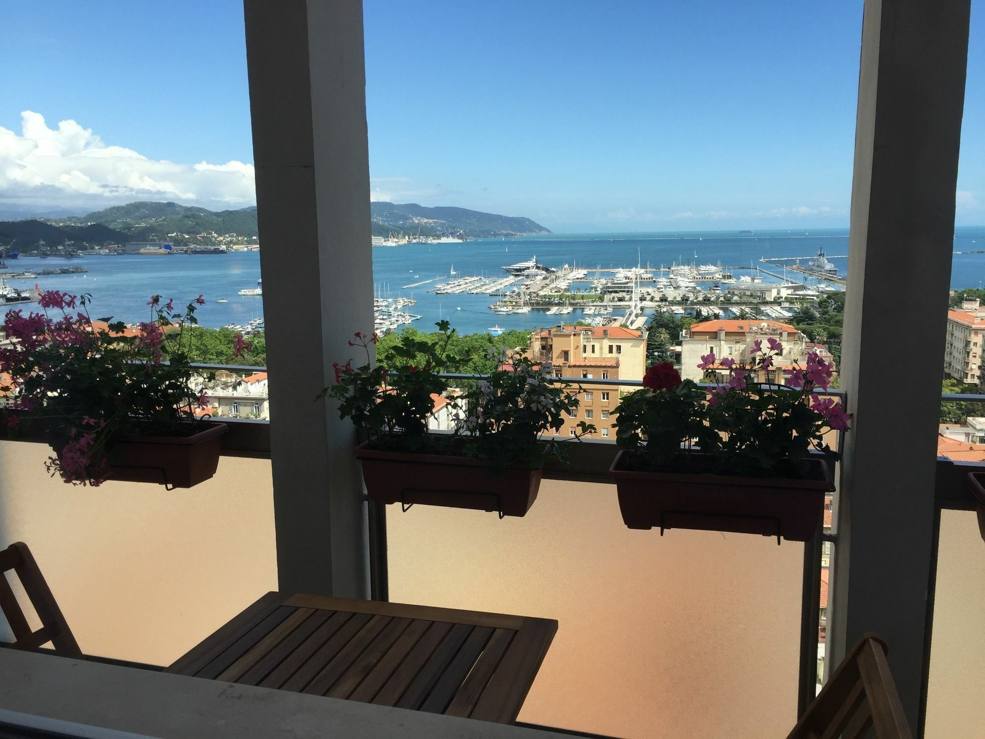 Guesthouse Il Grattacielo Sul Golfo ลาสเปเซีย ภายนอก รูปภาพ