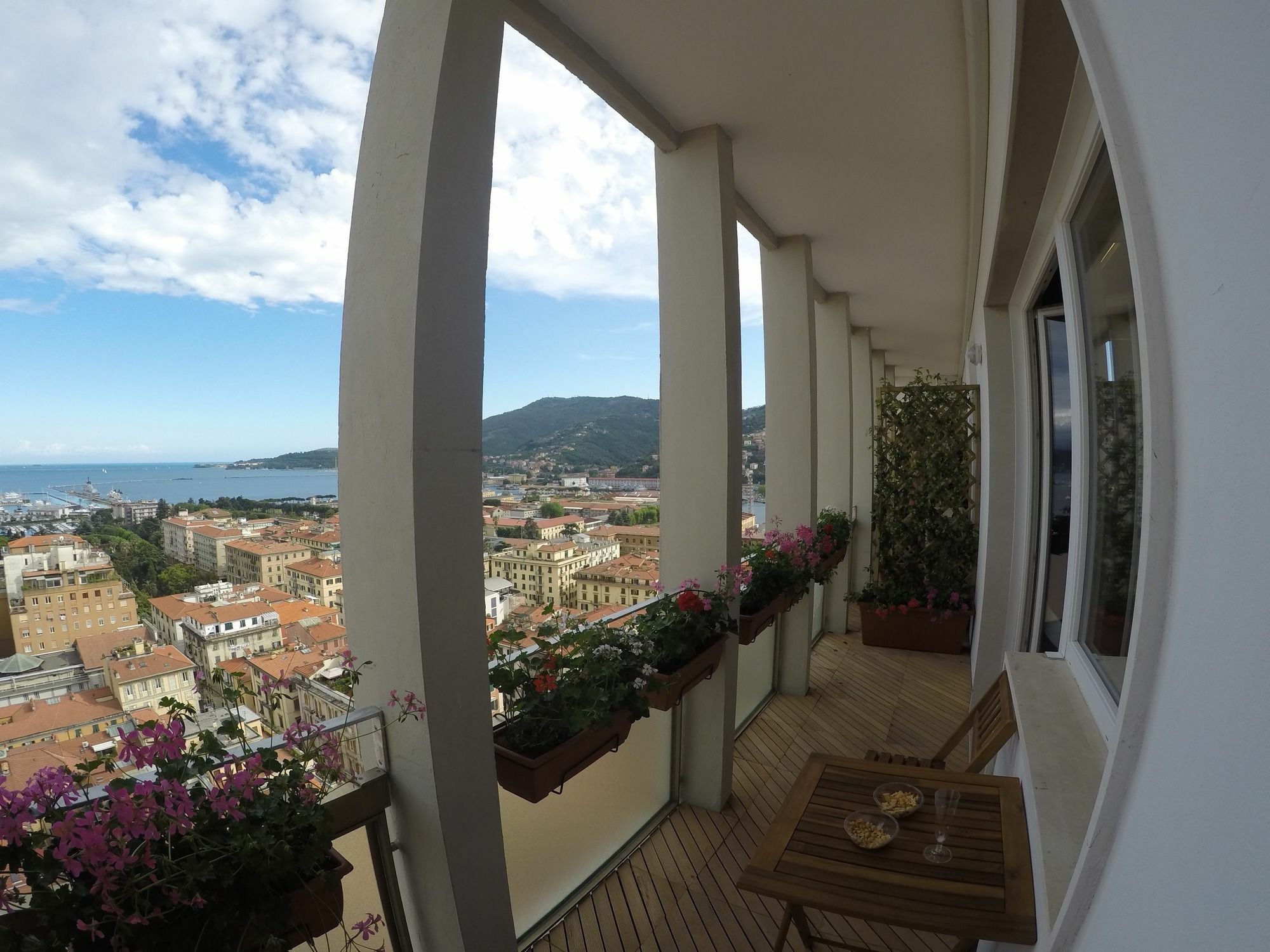 Guesthouse Il Grattacielo Sul Golfo ลาสเปเซีย ภายนอก รูปภาพ